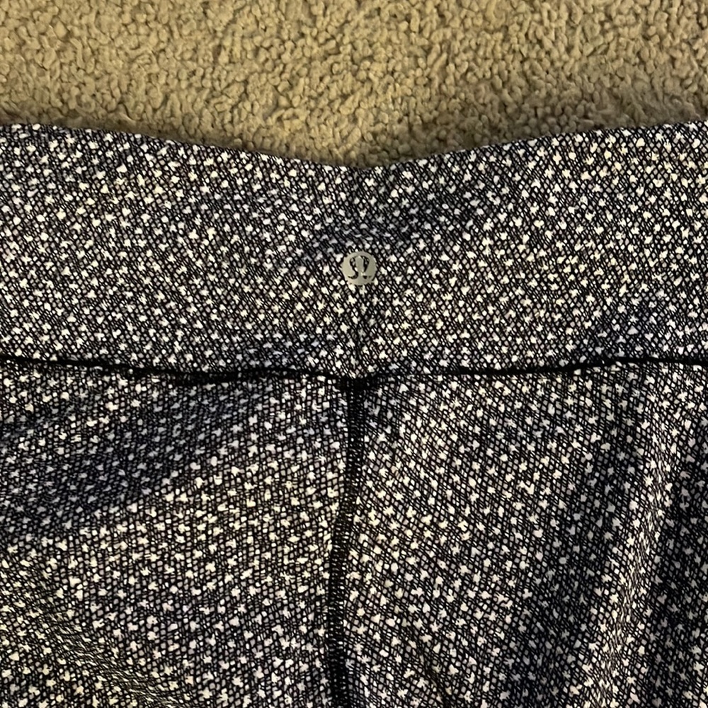 lululemon. - Picture 2 of 3